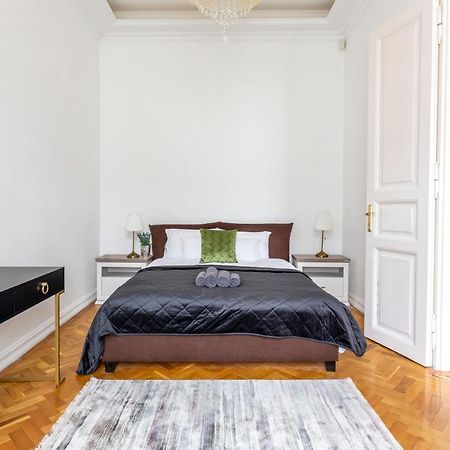 Luxury Central Home Next To The New York Cafe Budapest Bagian luar foto